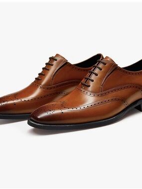 Men's Tan Leather Wingtip Derby Shoes - Polished Oxford Style